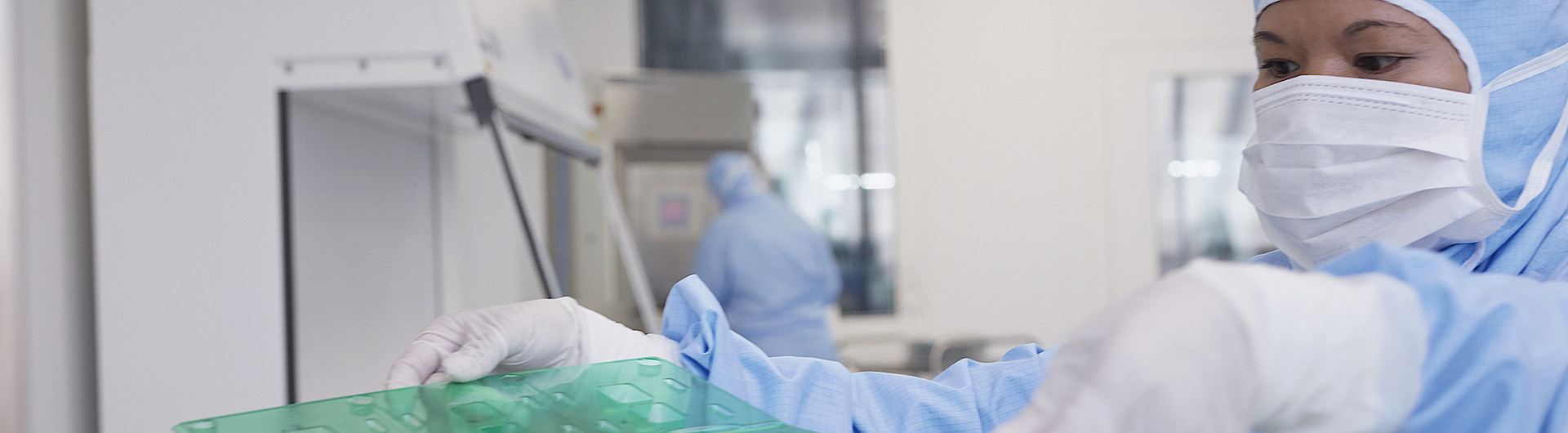 Headquarters Switzerland - Cendres+Métaux Holding Ltd Employee control a finished product in the cleaning room